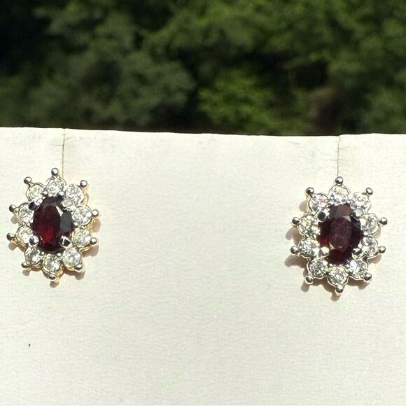 Vintage Red & Clear Rhinestone Cluster Earrings – Gold Tone Backing - Picture 13 of 17